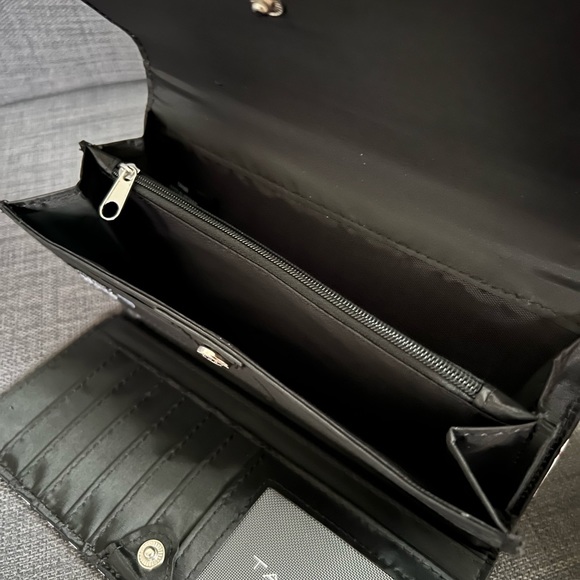 NWT TAHARI RFID WALLET ORGANIZER CLUTCH CASE - Picture 9 of 15